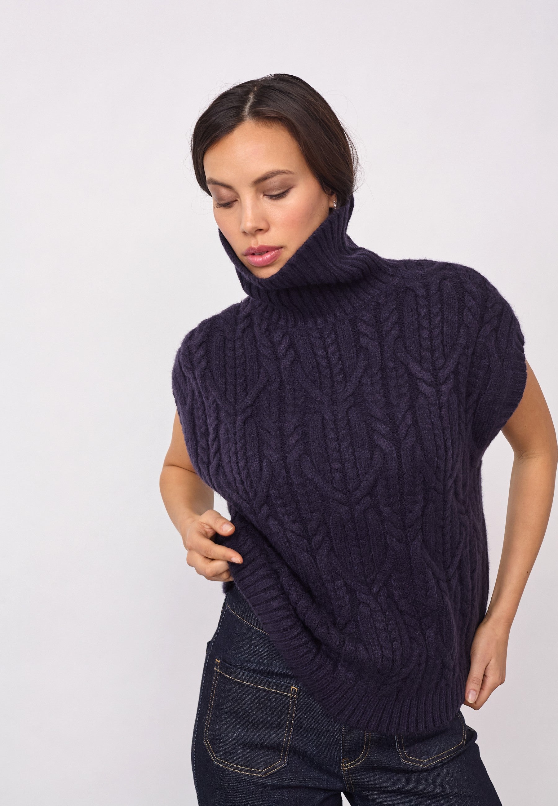 32222 RowCC Oversize Cable Knit Vest - Navy - Co'couture
