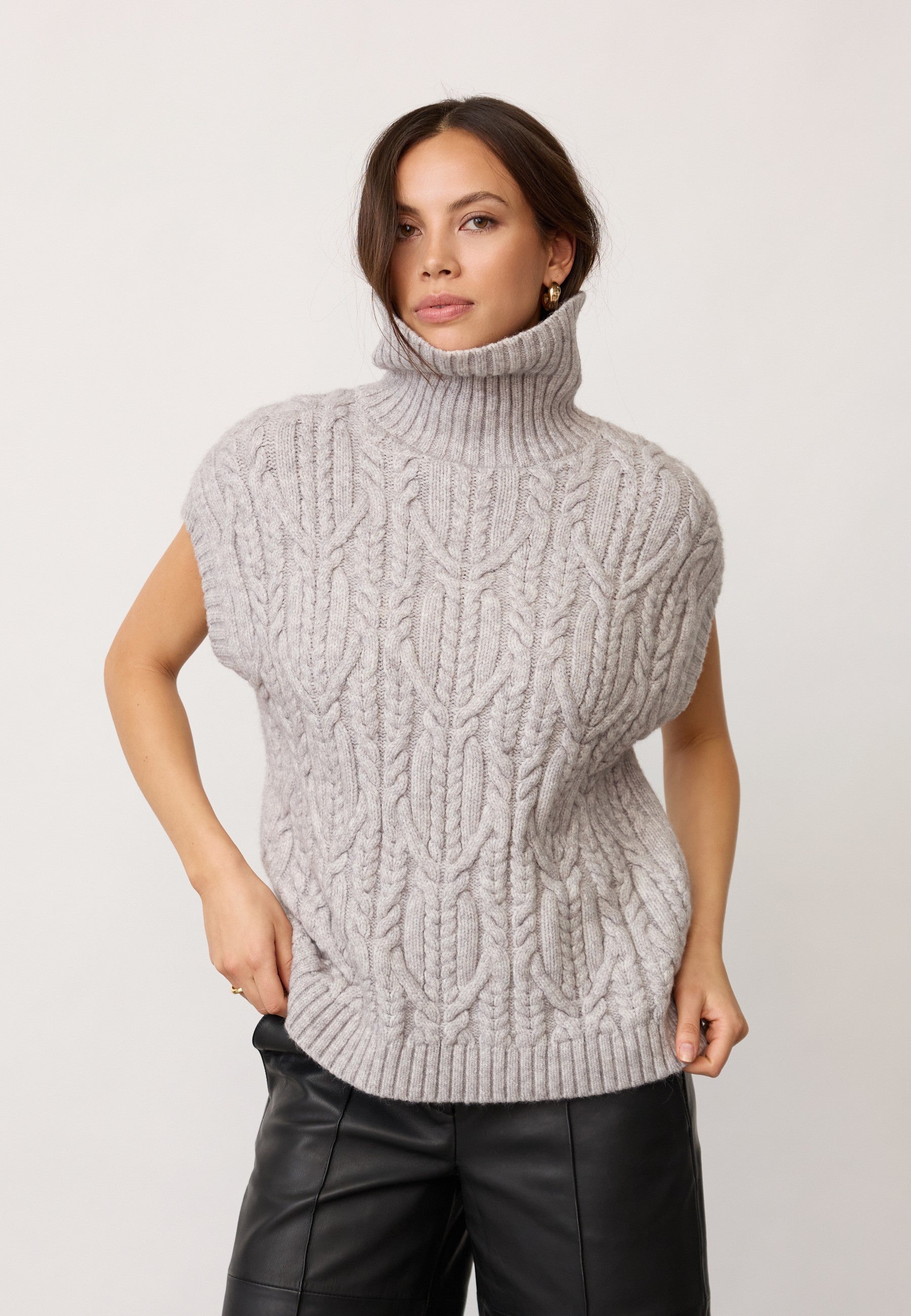 32222 RowCC Oversize Cable Knit Vest - Grey Melange - Co'couture