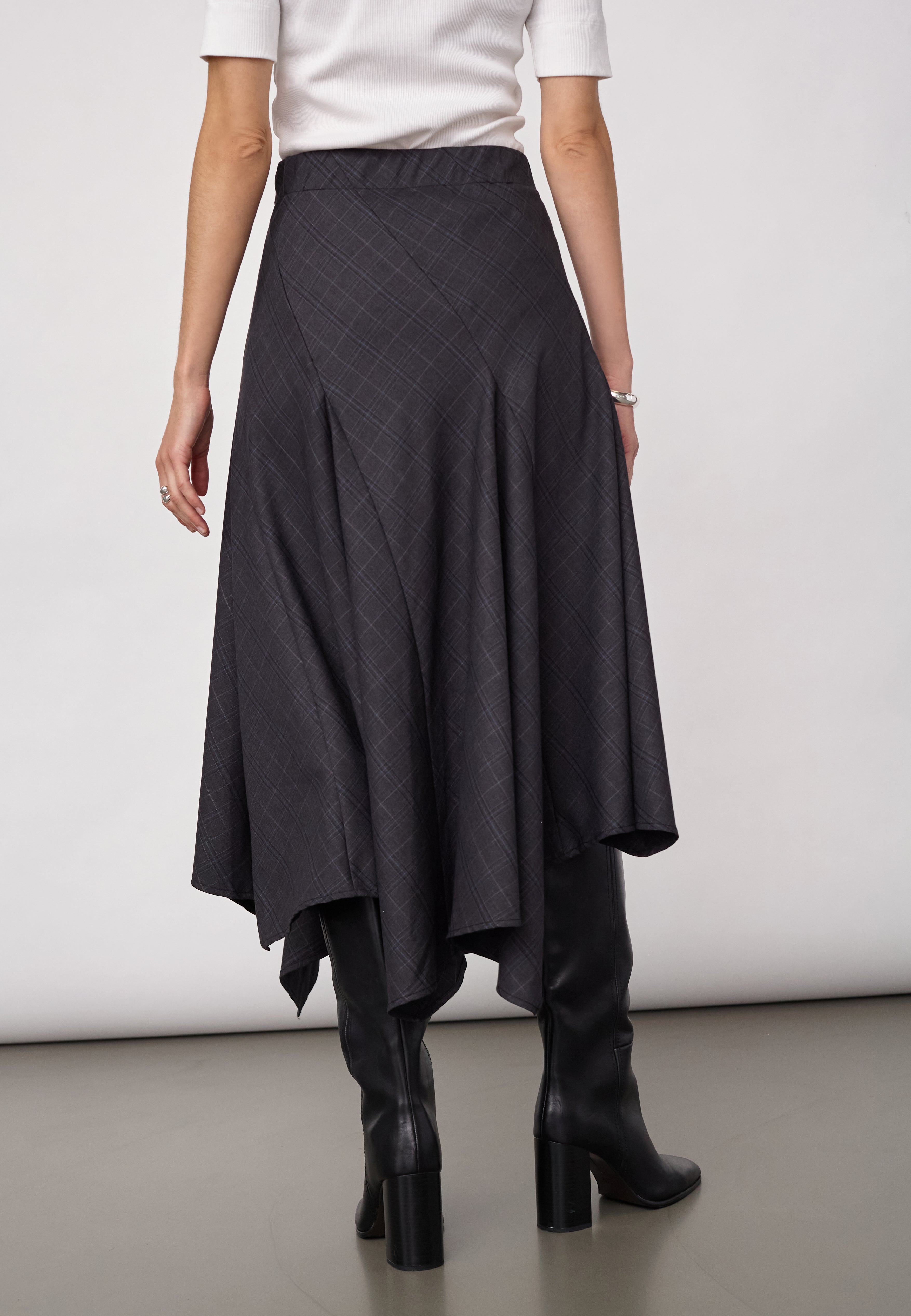 EloraCC Check Asym Skirt - Dark Grey - Co'couture