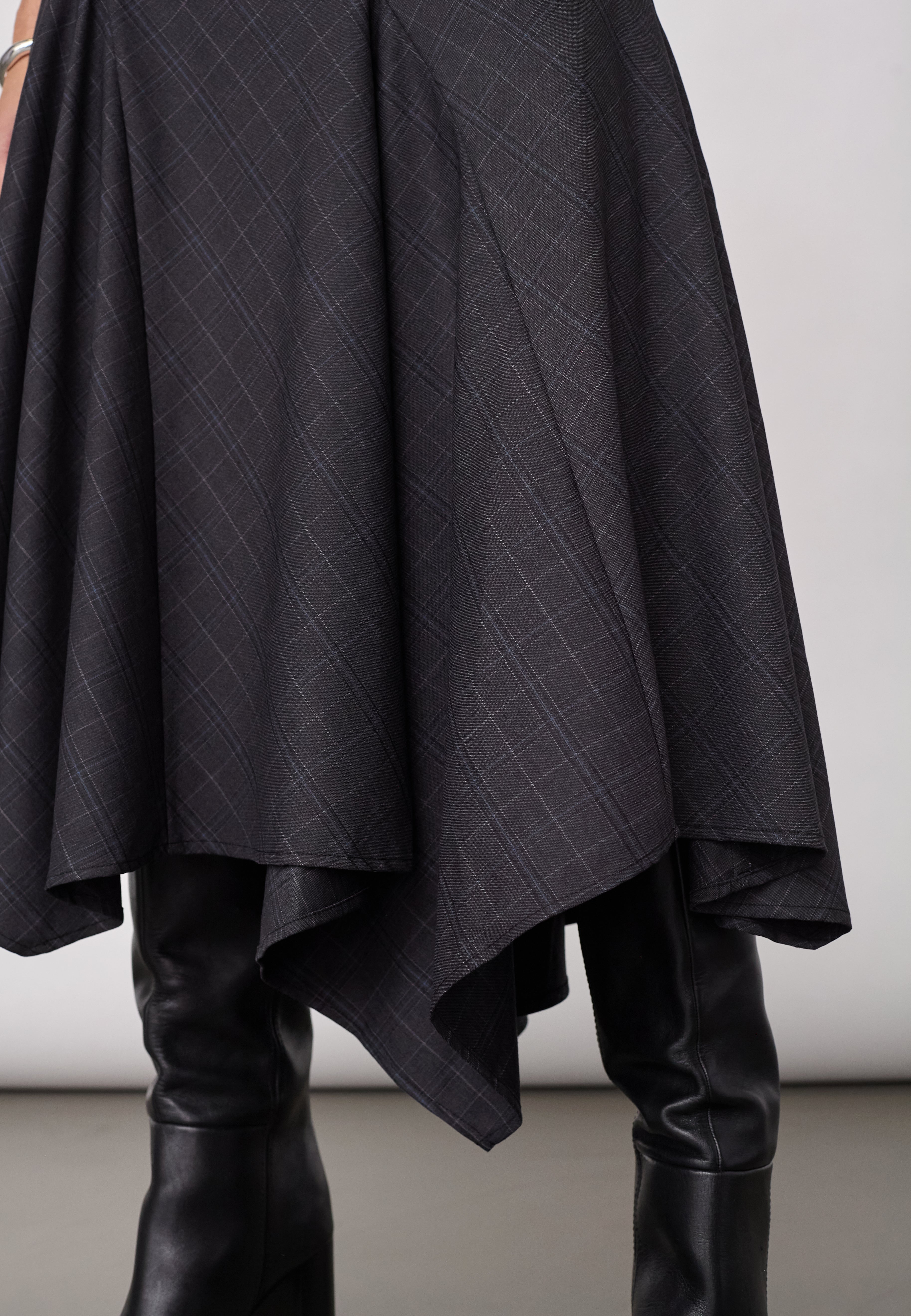 EloraCC Check Asym Skirt - Dark Grey - Co'couture