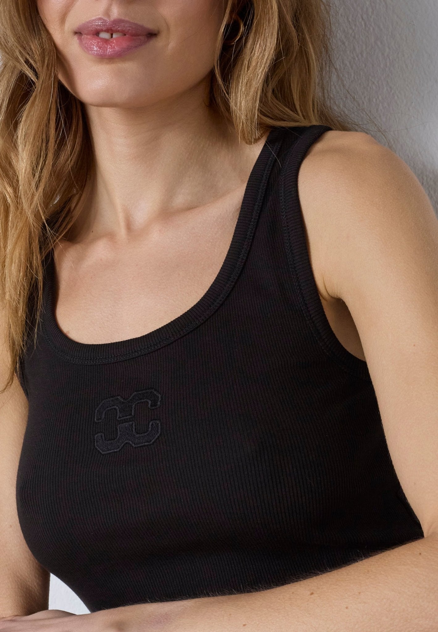 GrannyCC Rib Solid Emb Tank - Black - Co'couture