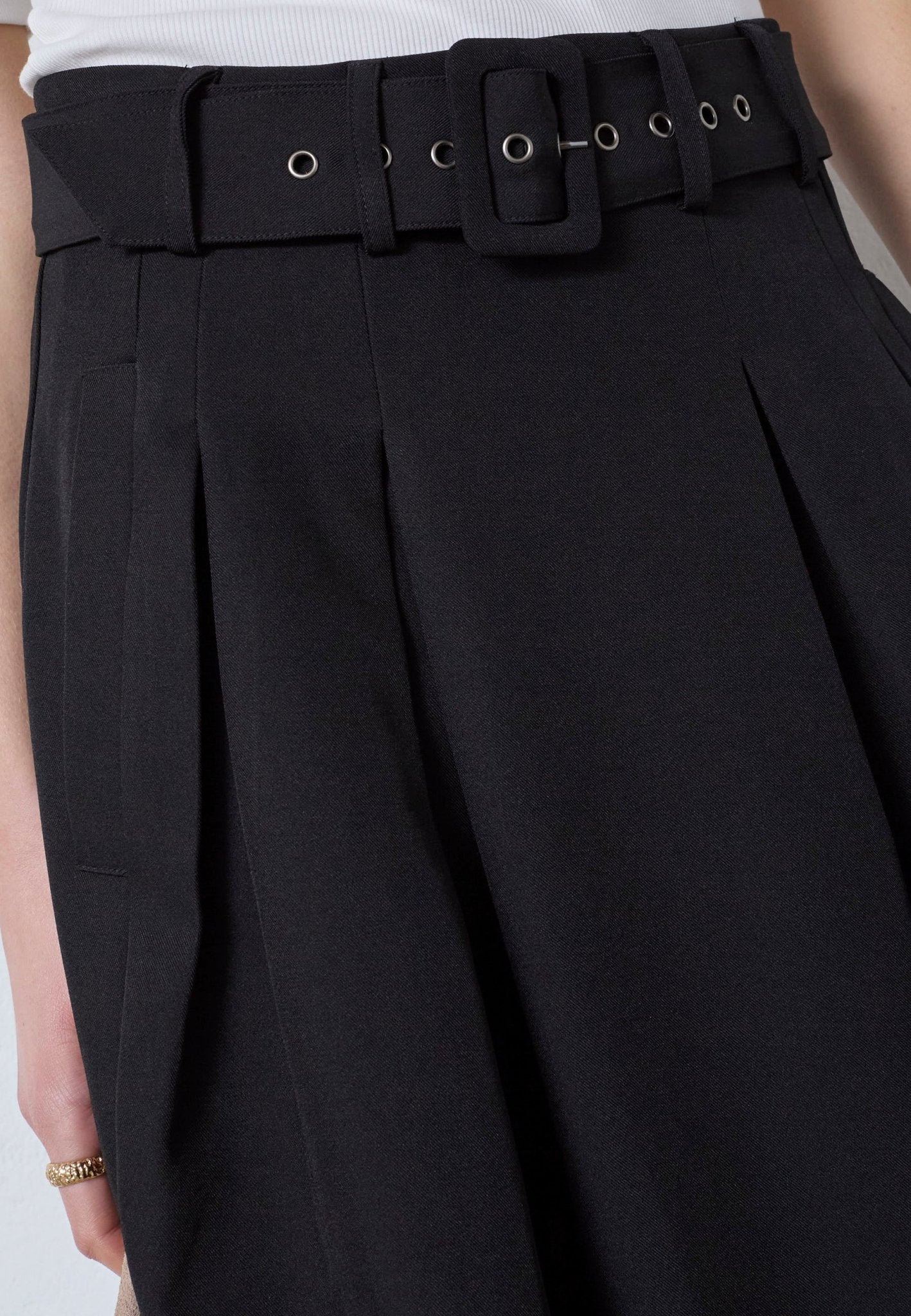 LunaCC Belt Midi Pleat Skirt - Black - Co'couture